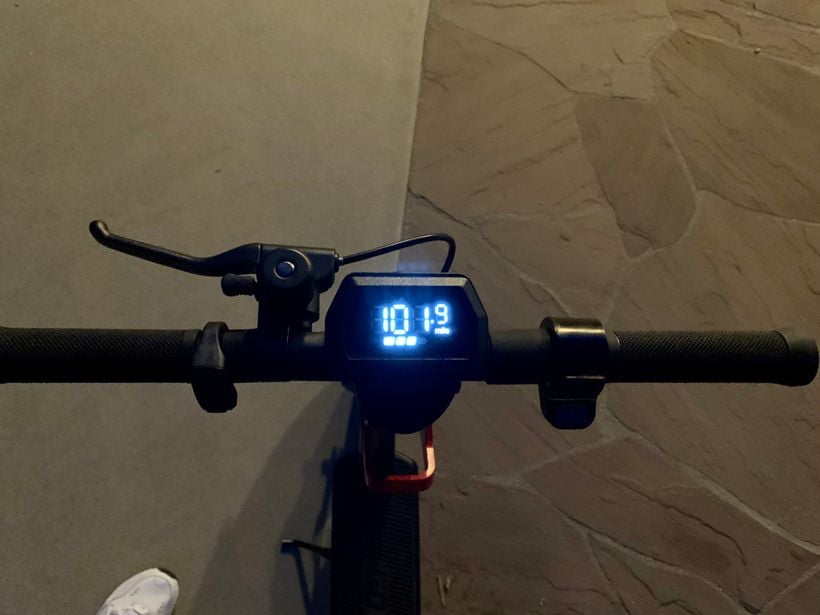 GoTrax G4 Display Turned On