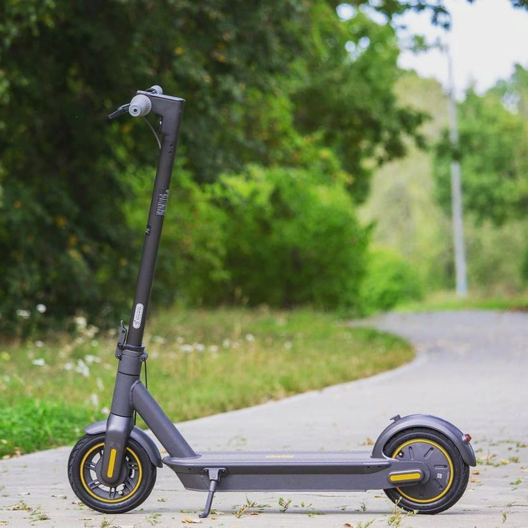 Segway Ninebot Max Review: 9 Things You Need to Know (Oct 2020)