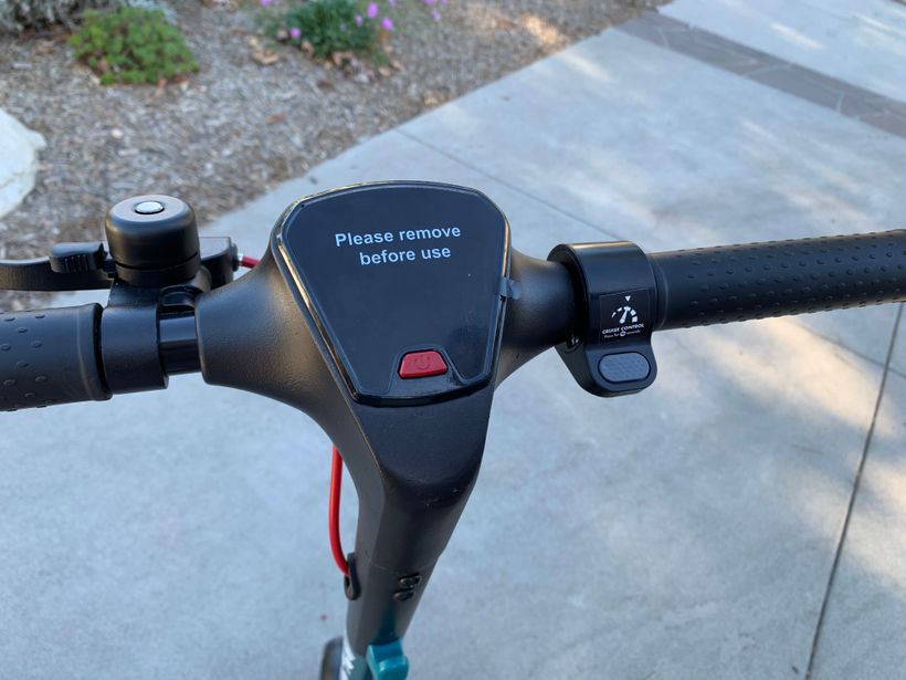 GoTrax Apex Close Up of Handlebars