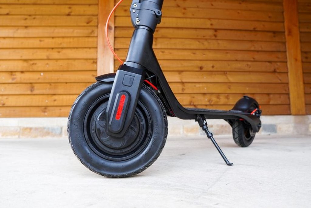 Electric Scooters For Tall Riders Up to 6ft 6" (Measured & Tested)