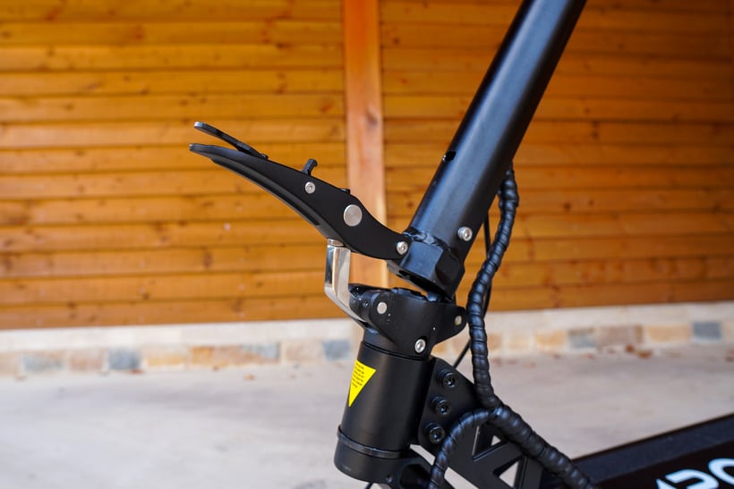 Apollo Ghost 2022 Claw-Like Folding Mechanism