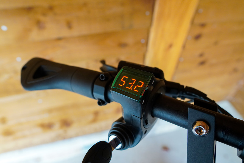 Apollo Ghost 2022 Voltmeter