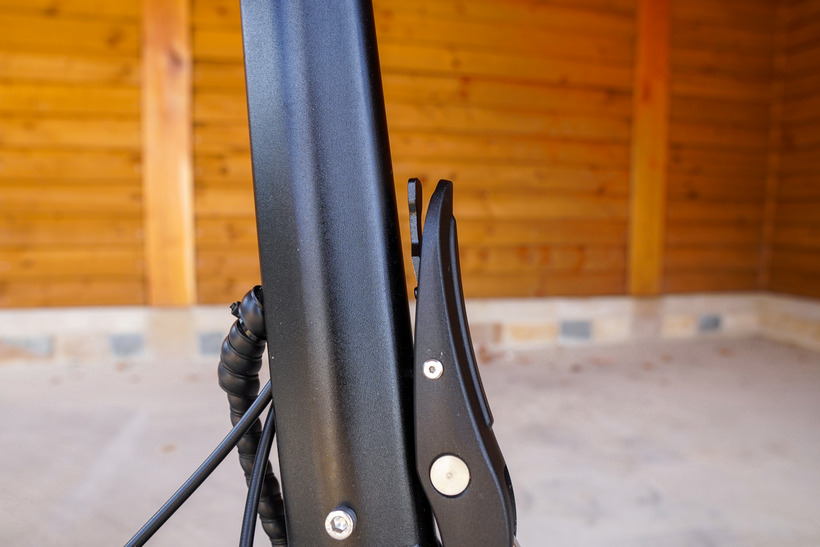 Close Up of Apollo Ghost 2022 Folding Mechanism