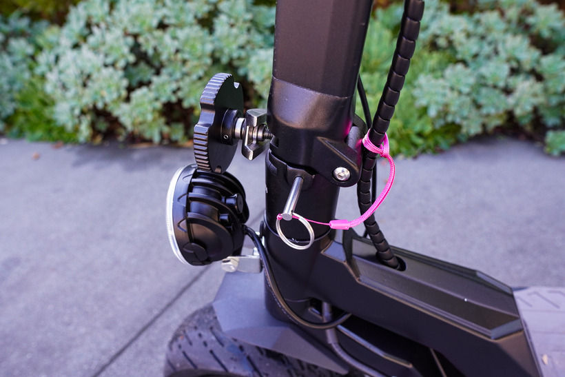 Varla Eagle One Pro Safety Pin in Folding Mechanism