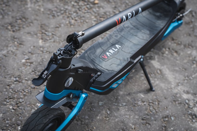 Varla Falcon Open Folding Mechanism