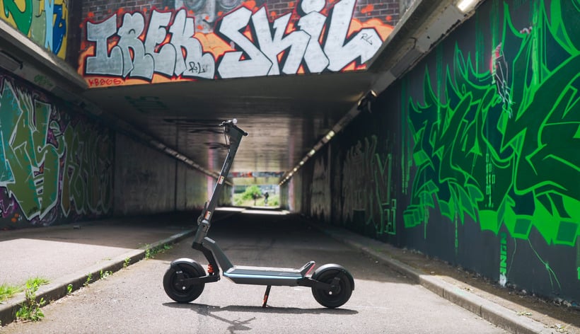 Apollo Pro in Graffiti Tunnel