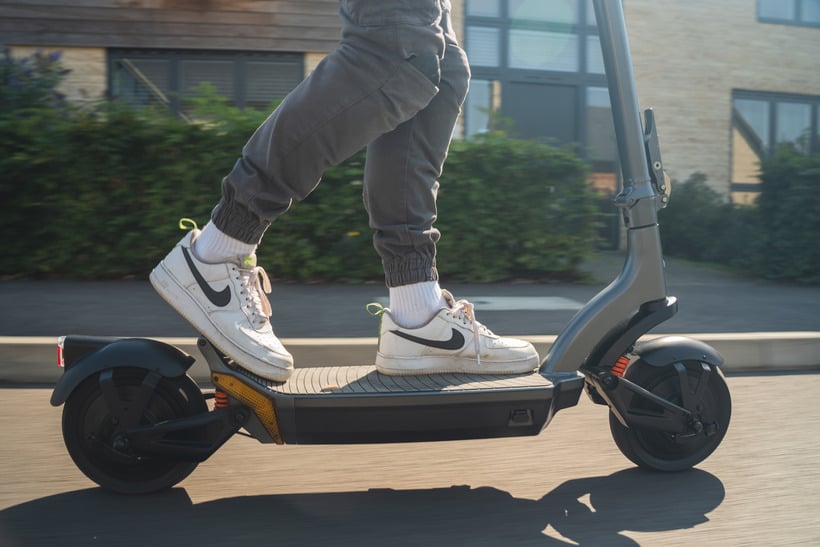Josh Testing the Apollo City Pro Mileage