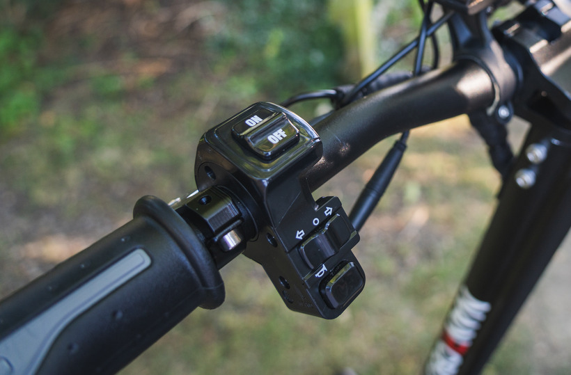 Nanrobot D6 Turn Signal Buttons