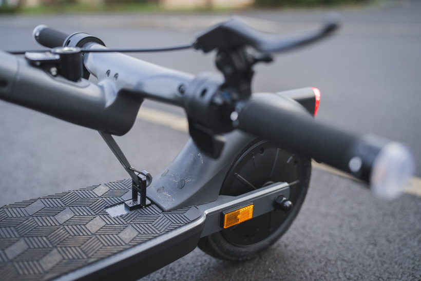 Apollo Air 2023 Handlebars Attached to Deck