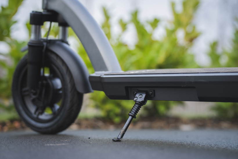 Apollo Air 2023 Kickstand