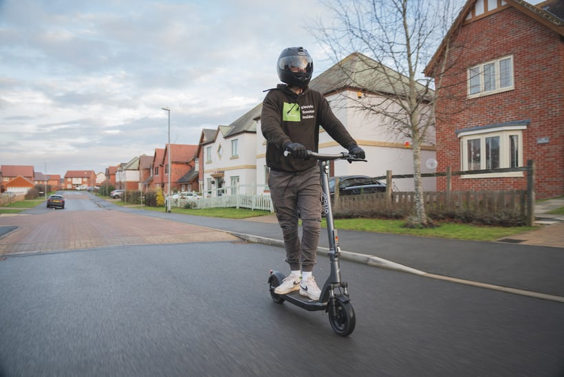 Josh Testing the Apollo Air 2023's Handling