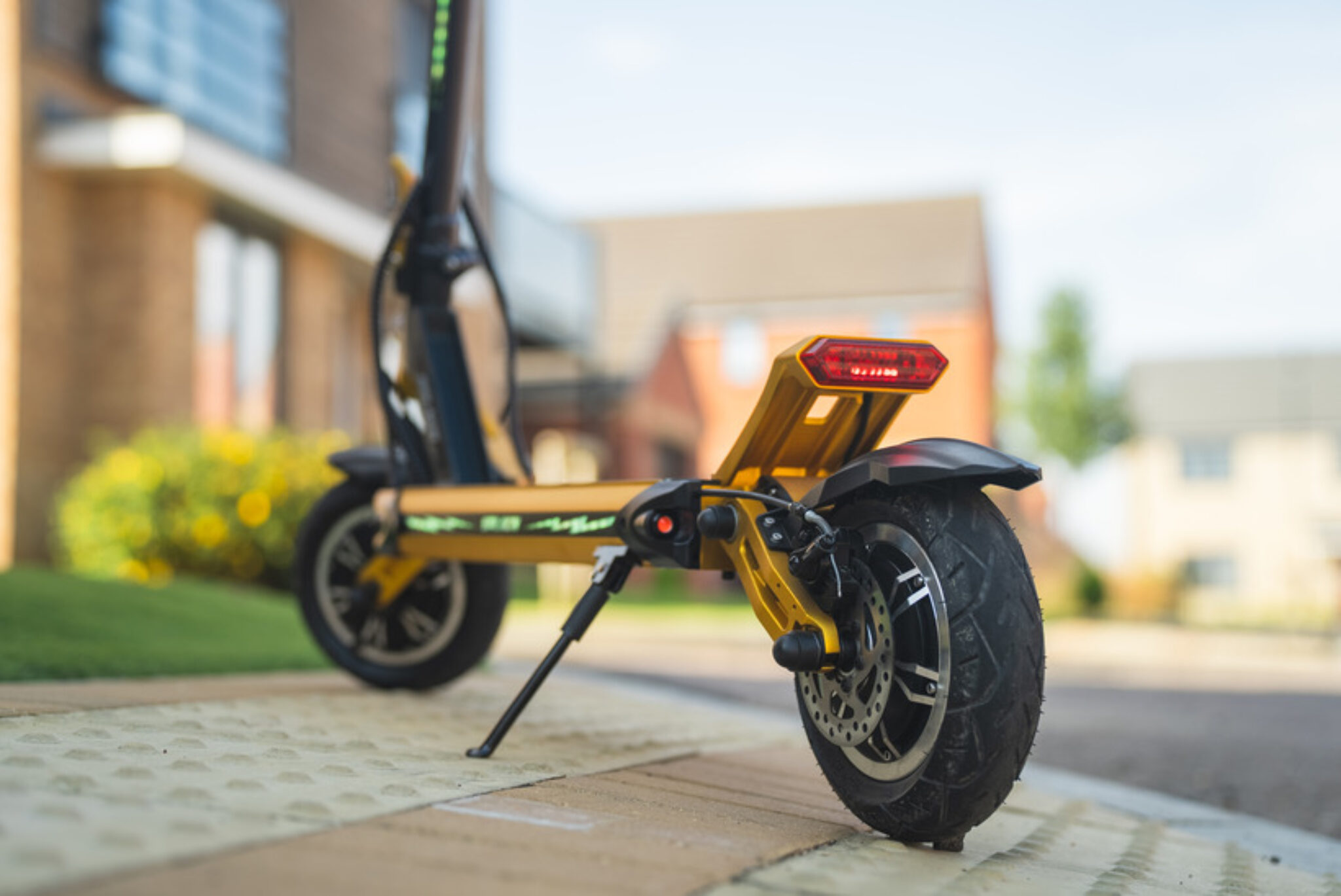 Order SPLACH Thunder: Fastest Sub-$1,000 Dual-Motor Scooter